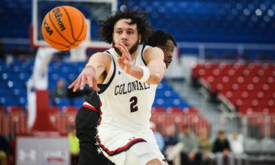 Robert Morris G/F Ryan Prather Jr. passes the ball in a 88-74 win over UIC on Nov. 26, 2025 -- RMU Athletics