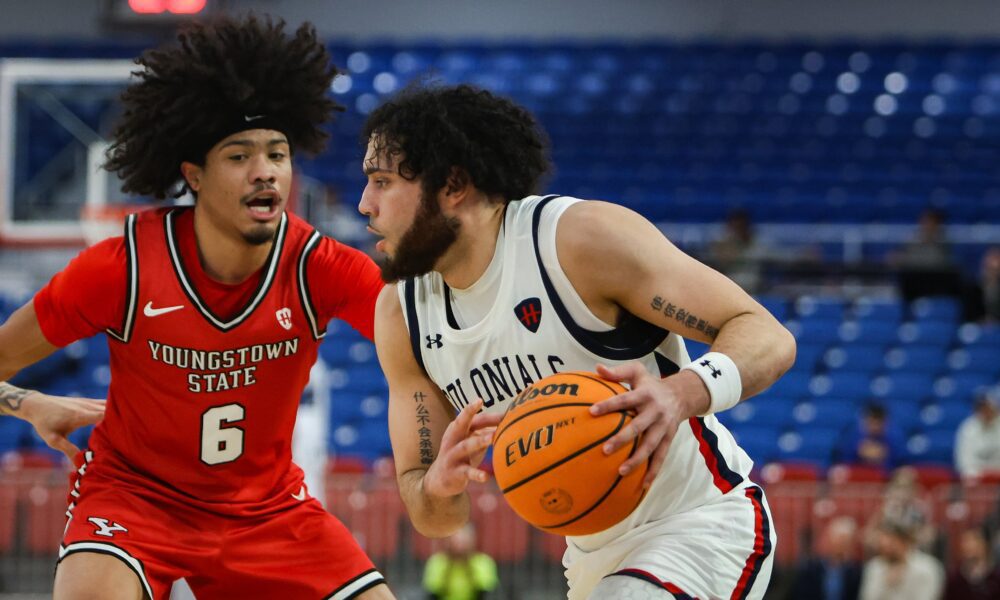 Robert Morris wing Ryan Prather Jr. looks to drive the ball against a Youngstown St. defender on Dec. 17, 2025 -- RMU Athletics
