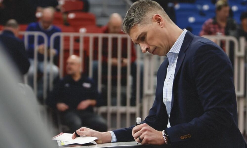 Robert Morris head coach Andy Toole draws up a play in a game during the 2025-26 season -- RMU Athletics