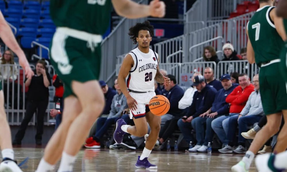 Robert Morris guard Albert Vargas dribbles the ball up the court in a game against Green Bay on Jan. 24, 2026 -- RMU Athletics