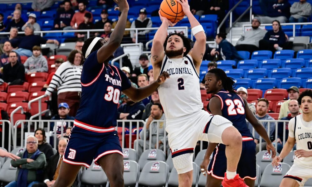Robert Morris guard Ryan Prather Jr. attempts a shot against Detroit Mercy on Feb. 25, 2026 -- Ed Thompson // Pittsburgh Sports Now